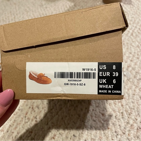 NWT Global Win Tan Suede Moccasin Slippers Size 8 - Picture 6 of 7